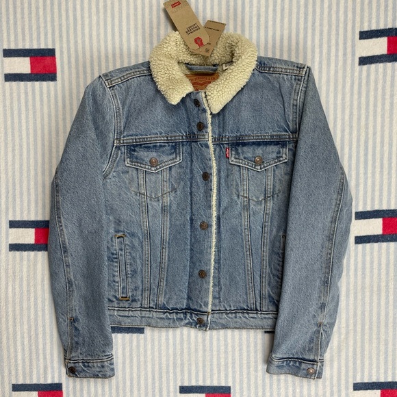 Levi's Jackets & Blazers - Levi’s Original Sherpa lined snap button trucker jacket